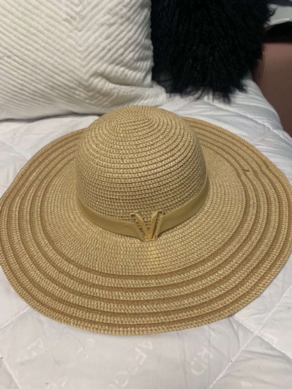 Large brim ladies straw hat